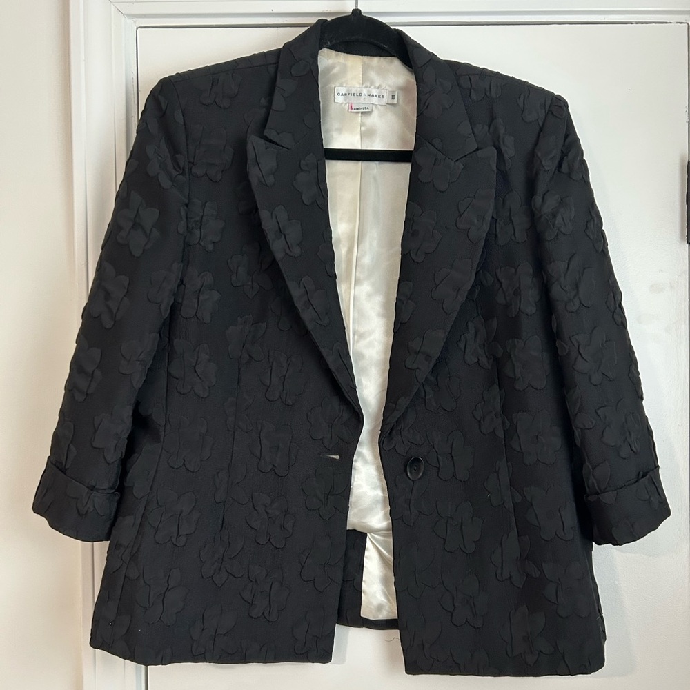 Garfield & Marks Women’s Size 10 Blazer Black Floral Design 3/4 Sleeves